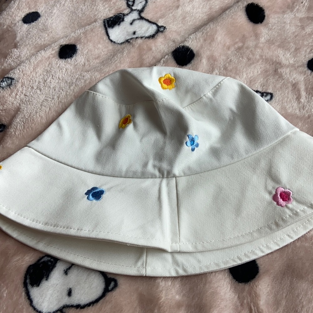 SHEIN Kids Bucket Hat